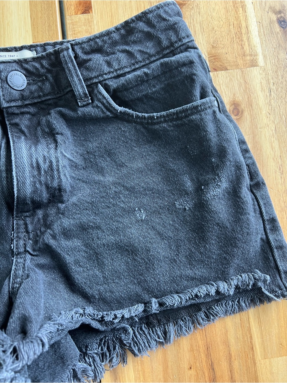 Wrangler High Rise Vintage Black Distressed Denim Shorts Size 4 - Picture 9 of 9